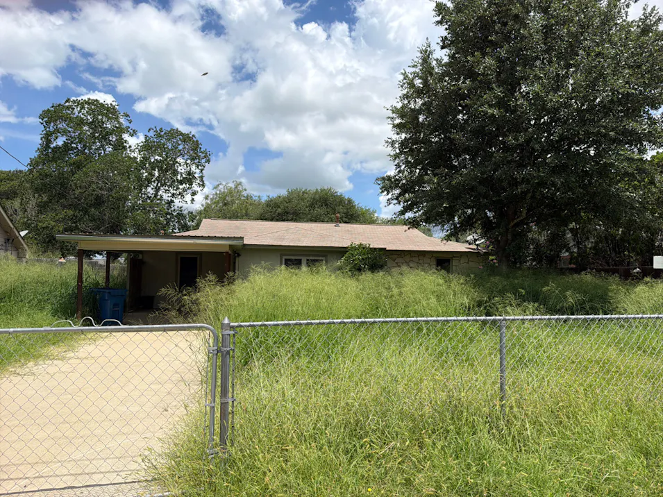 1415 Longhorn Dr Floresville, TX 78114, Wilson County
