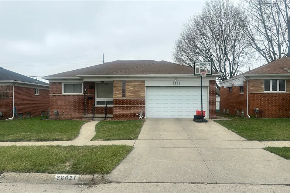 28621 Gilbert Dr Warren, MI 48093-2673, Macomb County