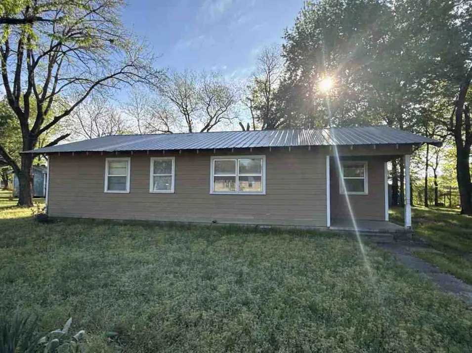 106 Vaughn St Clarksville, AR 72830, Johnson County