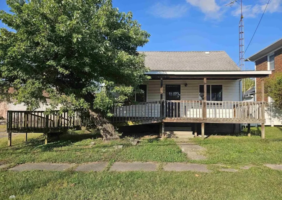 1105 Organ St Eldorado, IL 62930, Saline County