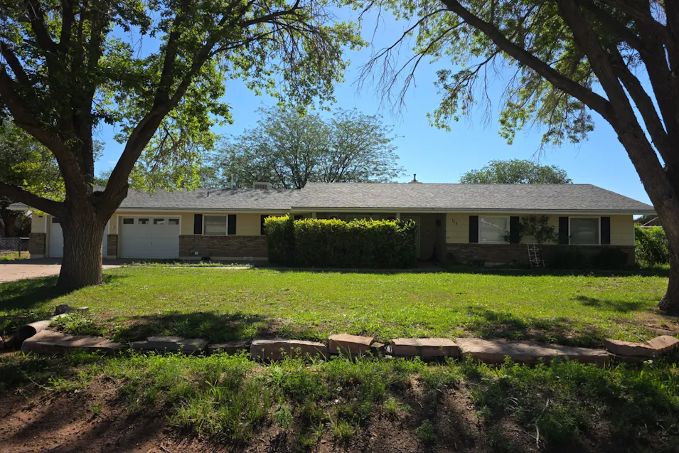 745 S 4th W Saint Johns, AZ 85936, Apache County