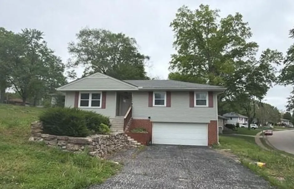 3219 S Vest Ave Independence, MO 64055, Jackson County