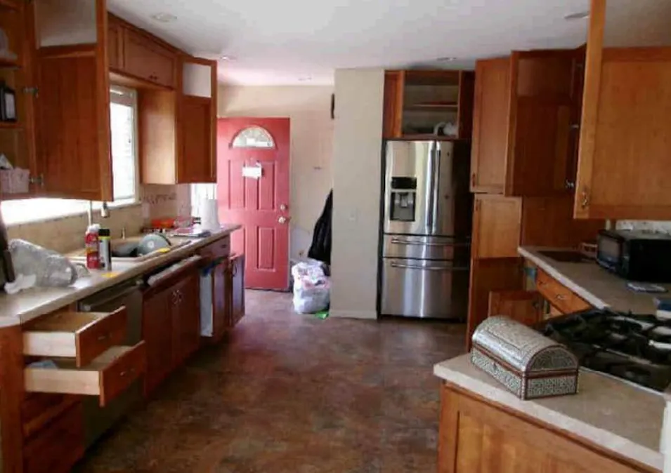 205 W Benton St Iowa City, IA 52246, Johnson County