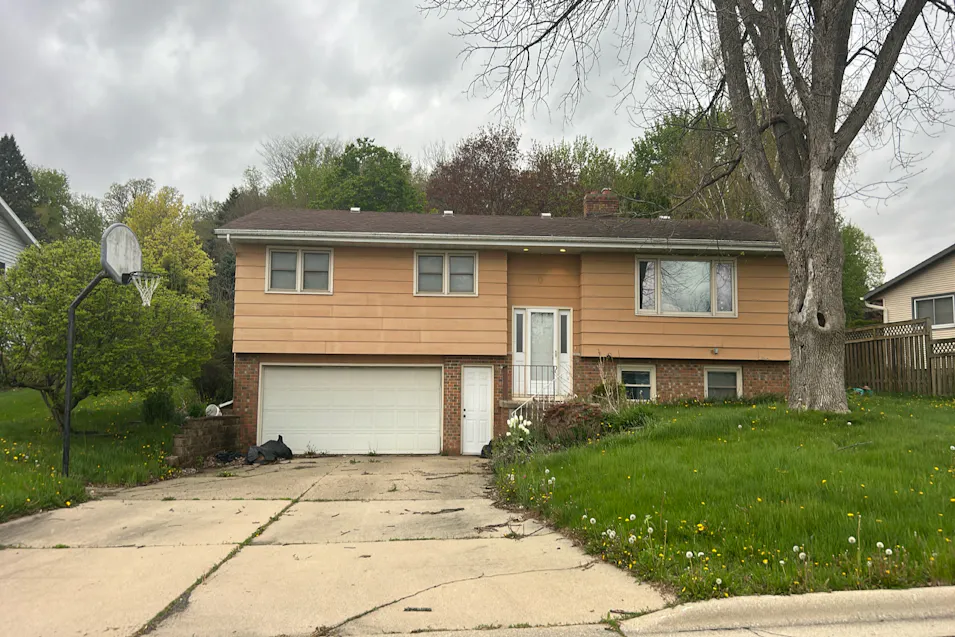 711 Willow Run St Cottage Grove, WI 53527, Dane County