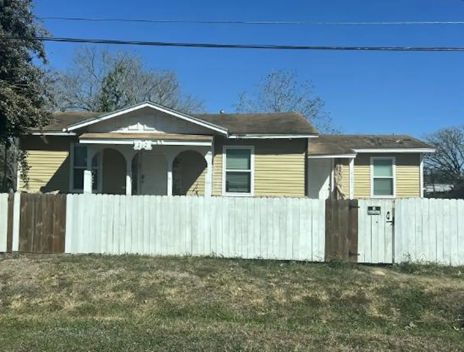 212 W 2nd St Victoria, TX 77901, Victoria County