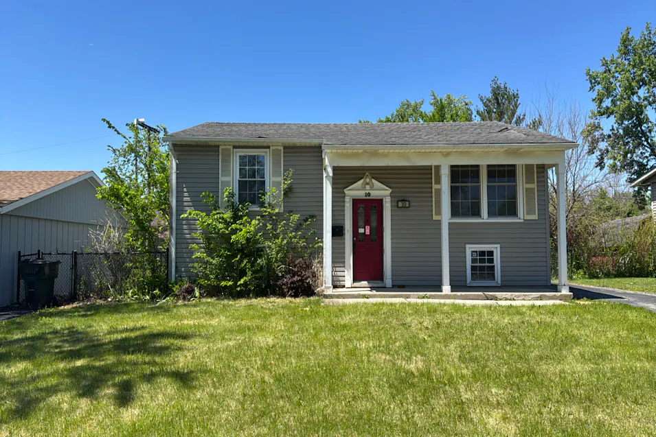 10 N Sycamore Ln Glenwood, IL 60425, Cook County