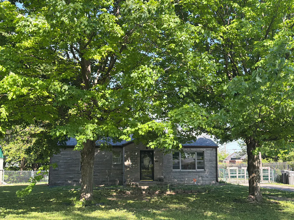 39 Burbank Rd Indianapolis, IN 46219, Marion County