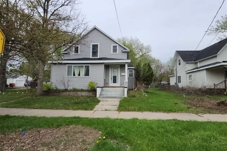 516 South Bridge Street Belding, MI 48809, Ionia County