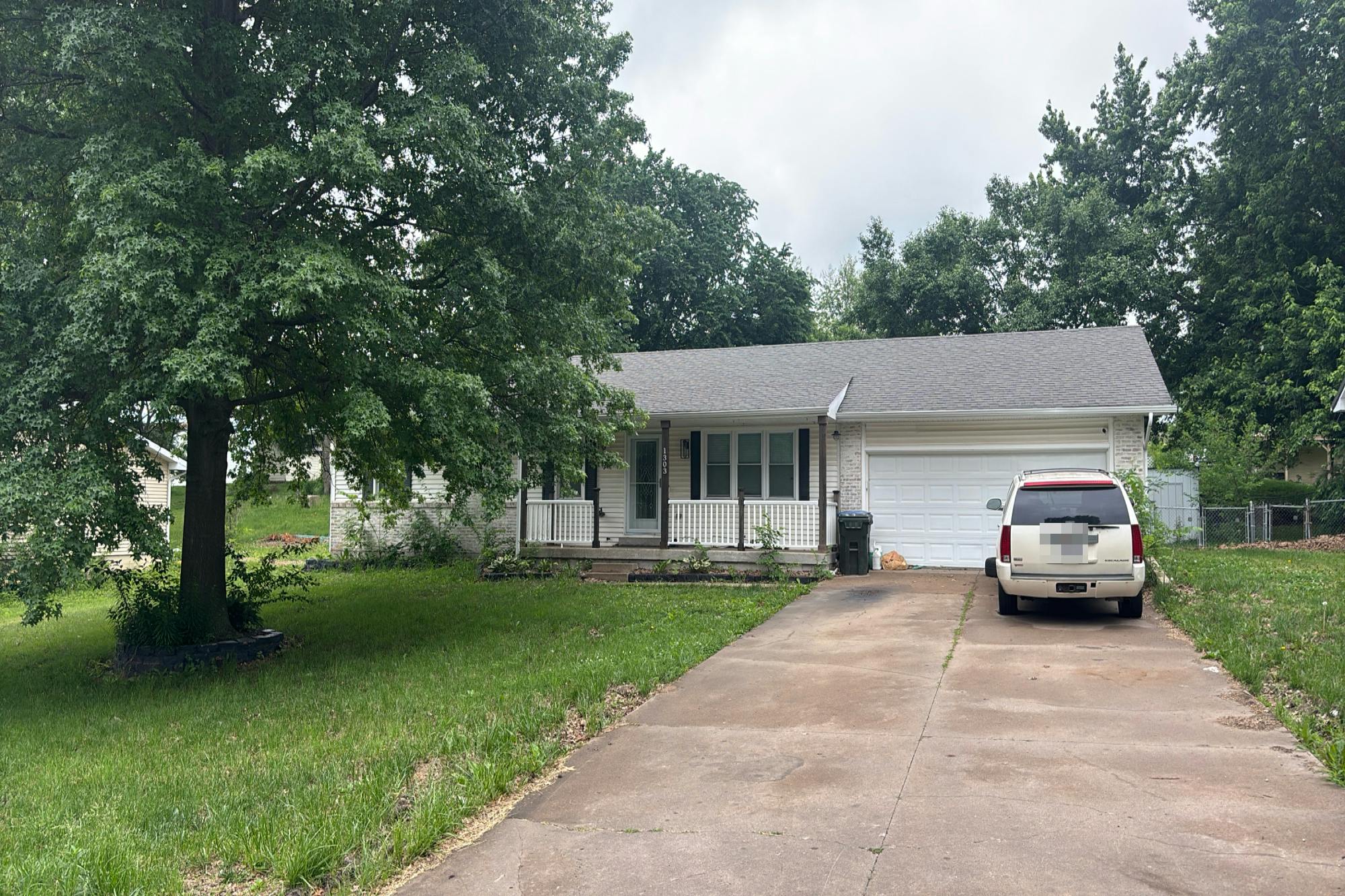 Meadow Ln, Kirksville, MO 63501