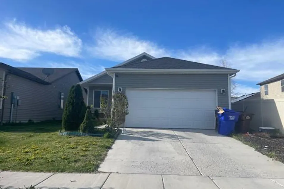 1648 E Slow Water Way Eagle Mountain, UT 84005, Utah County