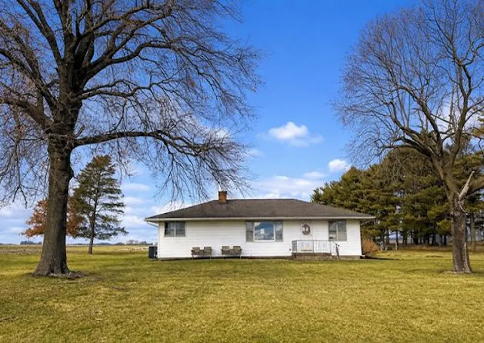 16353 2300n Ave Walnut, IL 61376, Bureau County