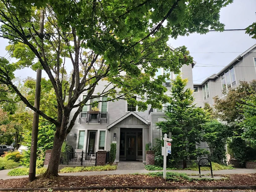 1805 Se Madison St Unit 301