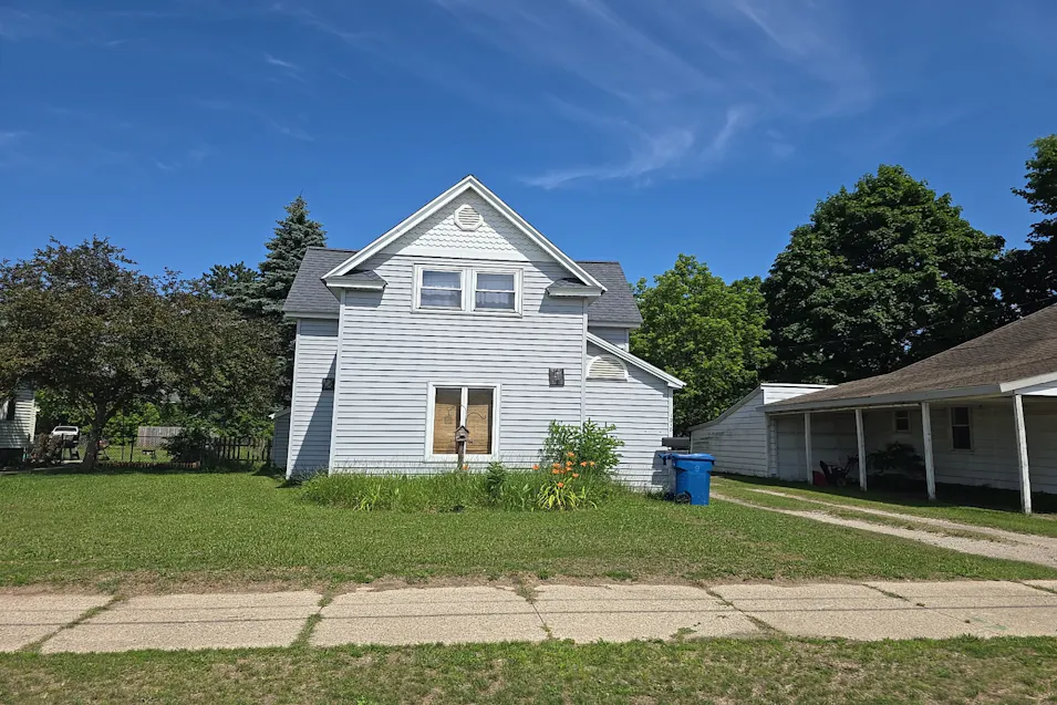 1218 Burlingame St Cadillac, MI 49601-1242, Wexford County