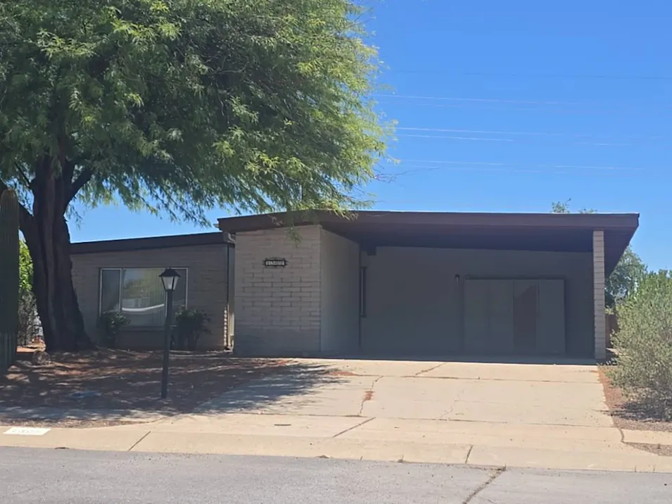 1300 N Rio Santa Cruz Green Valley, AZ 85614, Pima County
