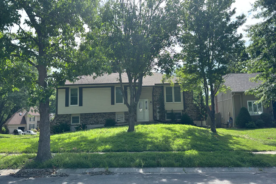 5829 North Norton Avenue Gladstone, MO 64119, Clay County