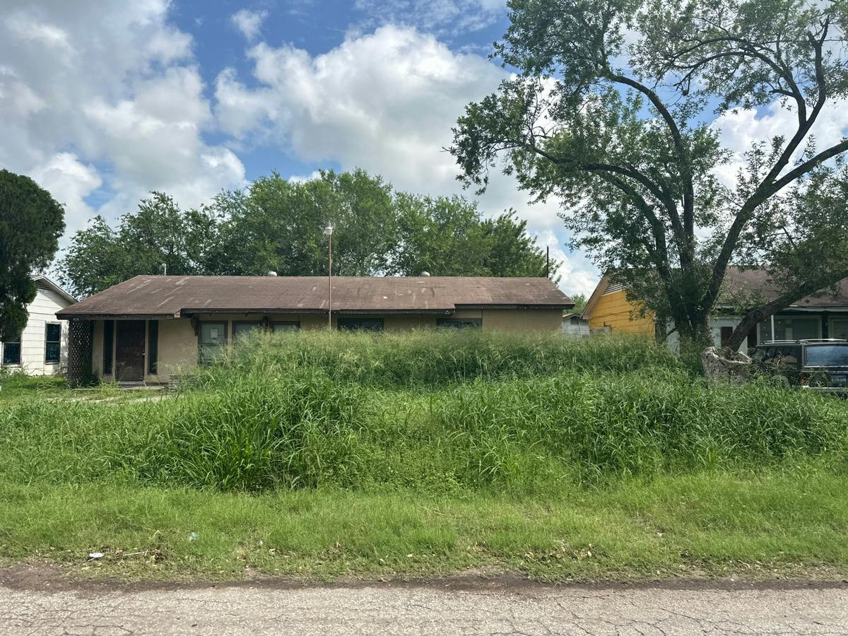 4th St, Premont, TX 78375