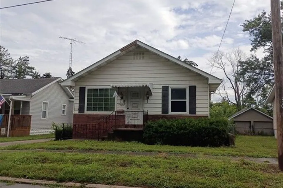 1709 Pace Ave Mount Vernon, IL 62864, Jefferson County