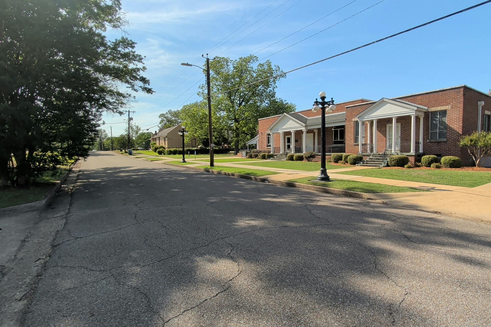 Washington St, Aberdeen, MS 39730