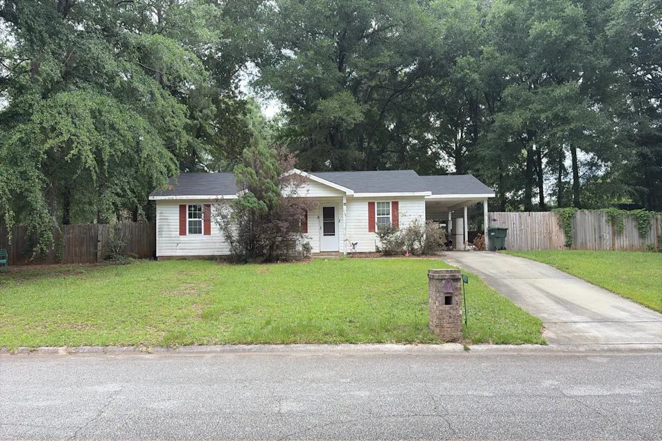 429 North Lake Drive Perry, GA 31069, Houston County