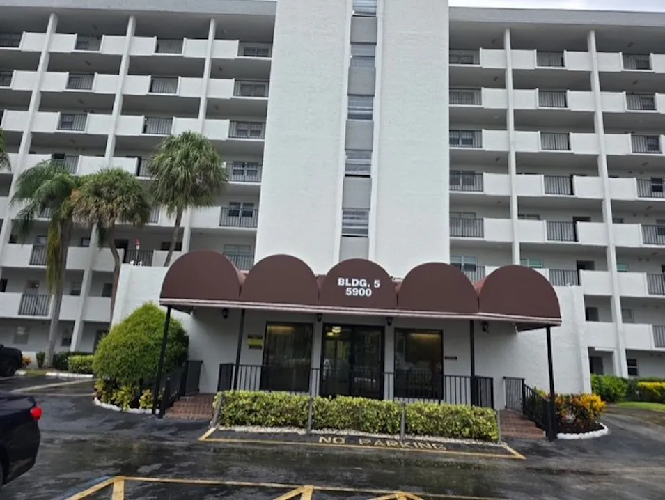 5900 NW 44th Street Unit 701 Lauderhill, FL 33319, Broward County