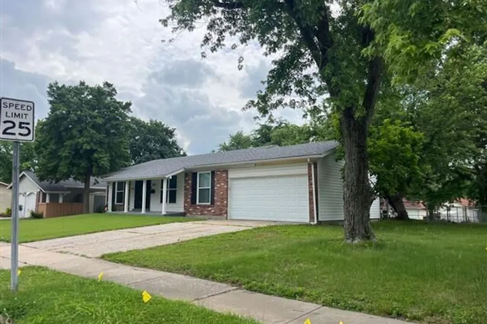 1681 Barkwood Dr Florissant, MO 63031, St. Louis County