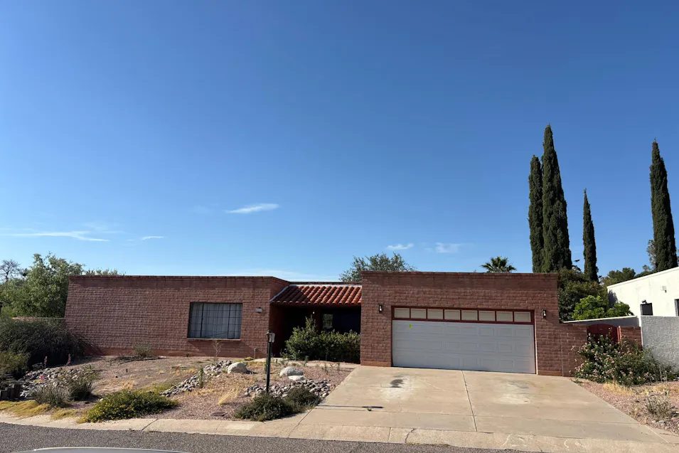 8250 E Oneida Pl Tucson, AZ 85715, Pima County