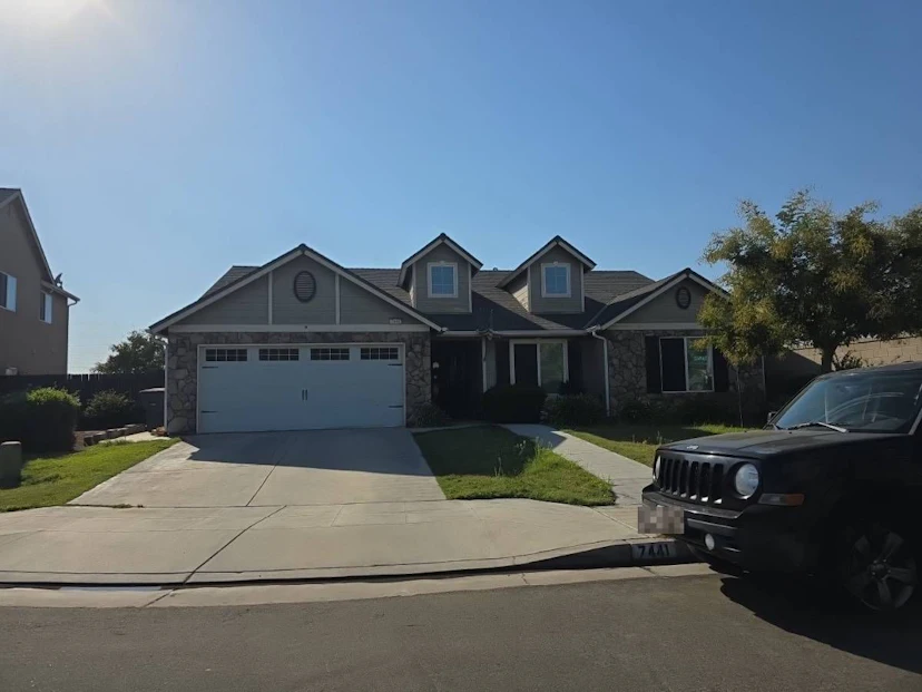 7441 N La Paz Ave