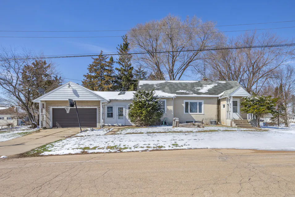 101 West 7th Street Spring Valley, IL 61362, Bureau County