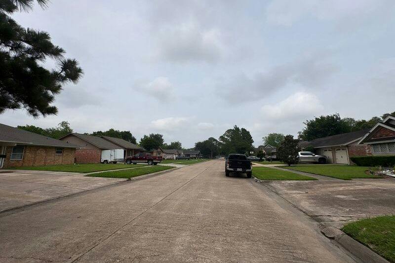Muscadine Ln, Pasadena, TX 77502