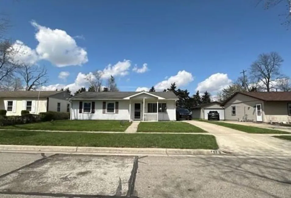 415 March Dr Adrian, MI 49221, Lenawee County