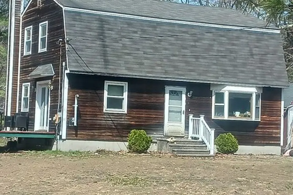 5 Peninsula Drive Epping, NH 03042, Rockingham County