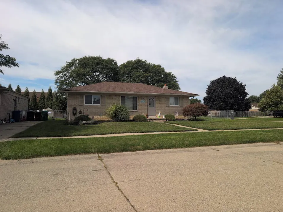 46917 Crestview Dr Macomb, MI 48044, Macomb County