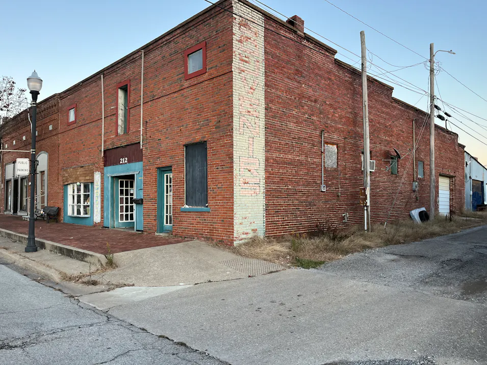 212 Ferry St Metropolis, IL 62960, Massac County