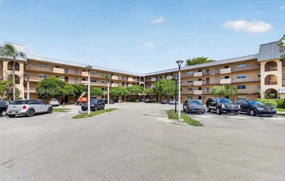 6201 N Falls Cir Dr 207 Lauderhill, FL 33319, Broward County