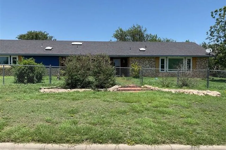 1010 West 8th Street Clarendon, TX 79226, Donley County