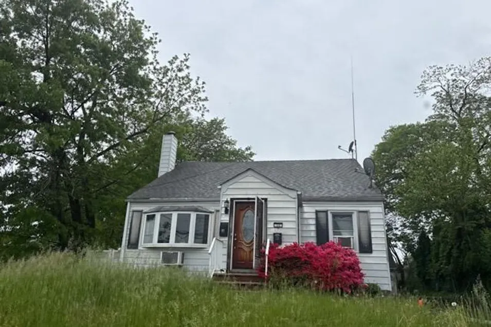 12 Old Post Road Edison, NJ 08817, Middlesex County