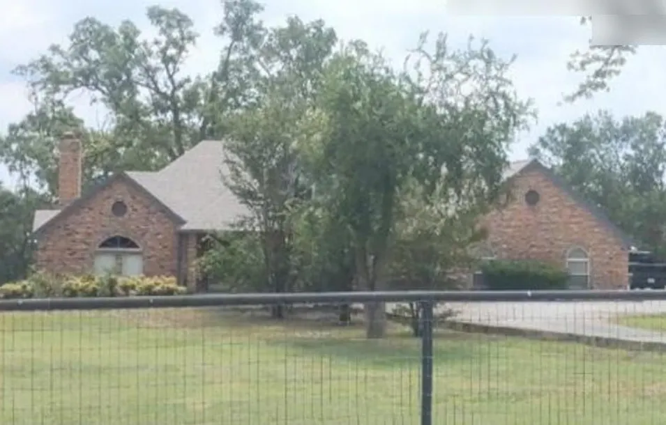 351 Sandlin Lane Springtown, TX 76082, Parker County