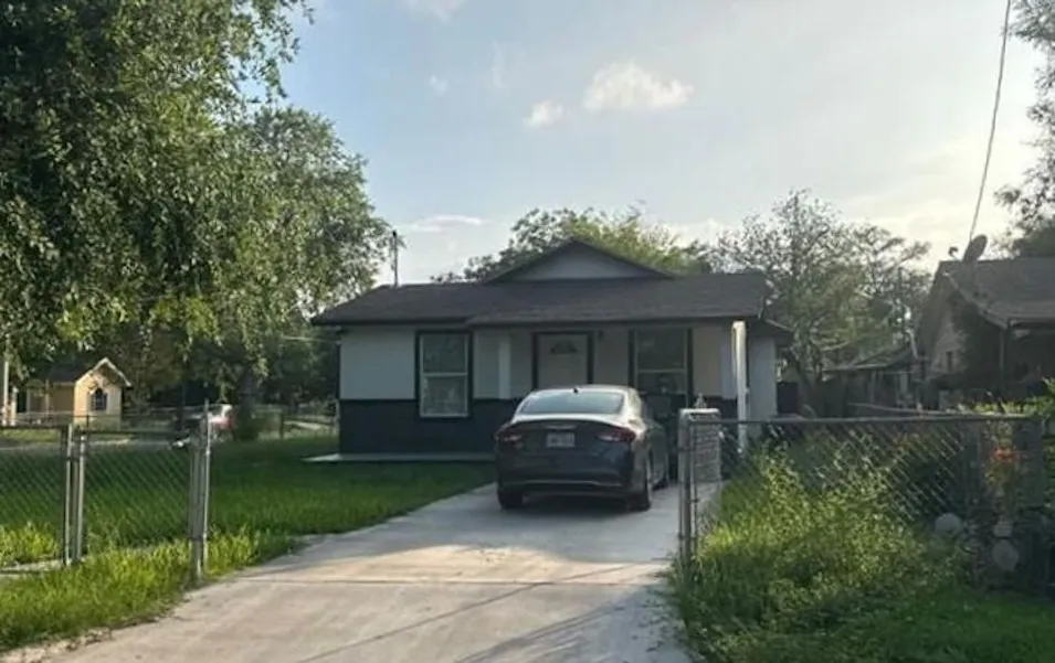 329 South Crisp Street Uvalde, TX 78801, Uvalde County