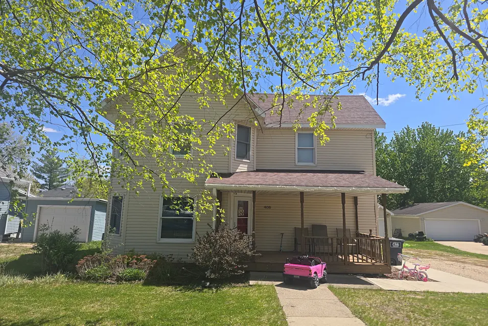 408 1st St Parkersburg, IA 50665, Butler County