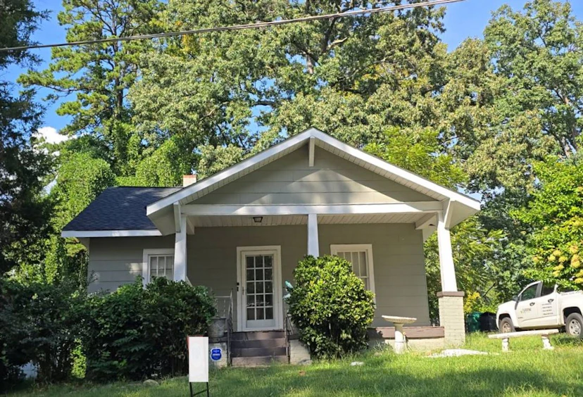 608 Everett Ln