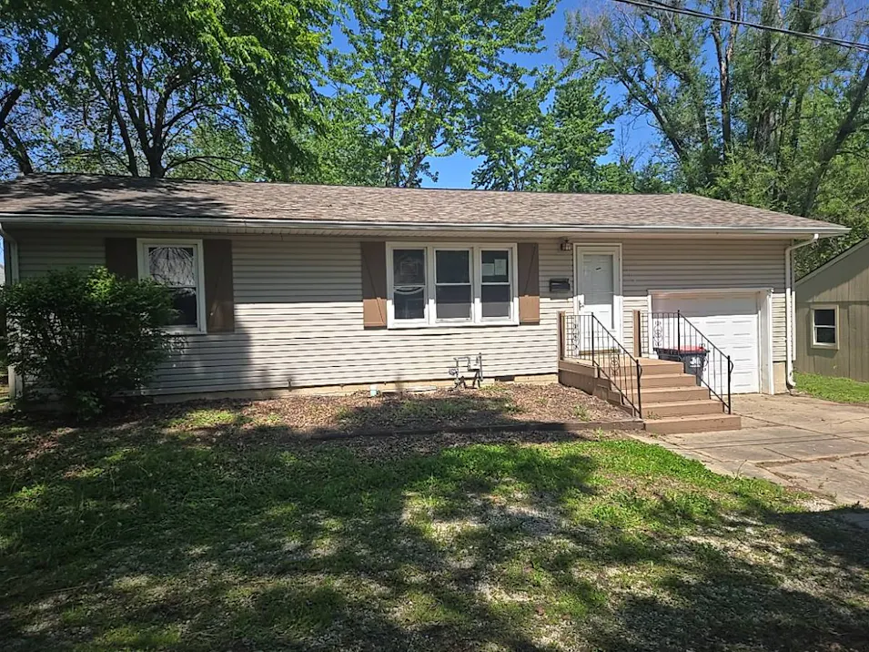 104 N Hughes St Windsor, MO 65360, Henry County