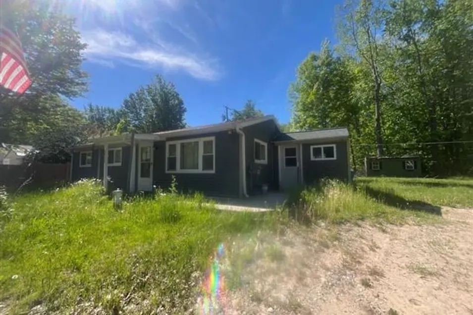 8437 Knapp Rd Houghton Lake, MI 48629, Roscommon County