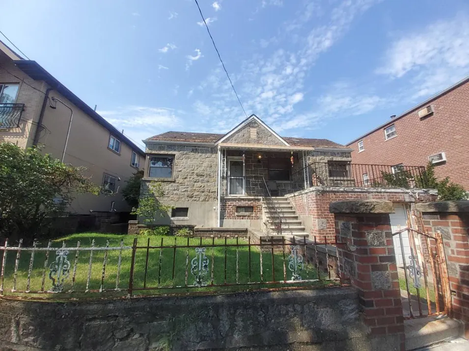 2735 Hering Avenue Bronx, NY 10469, Bronx County