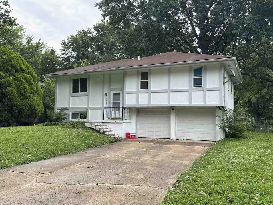 1613 SE Oak St Oak Grove, MO 64075, Jackson County