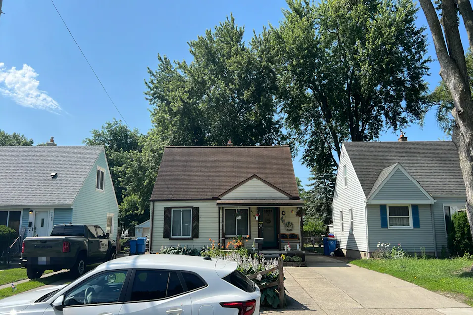 25073 Andover Dr Dearborn Heights, MI 48125-1603, Wayne County