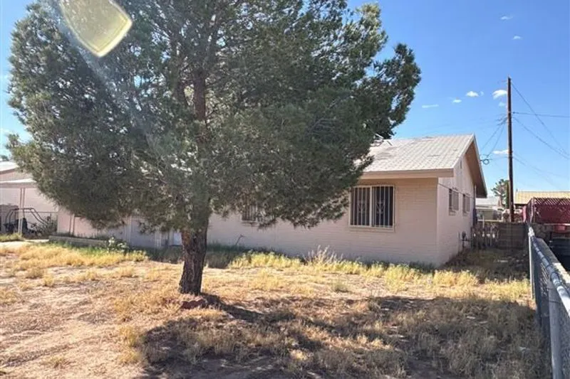Falcon Ave, El Paso, TX 79924 #1
