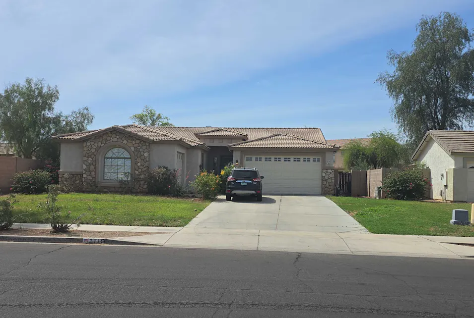 2115w Vineyard Rd Phoenix, AZ 85041, Maricopa County