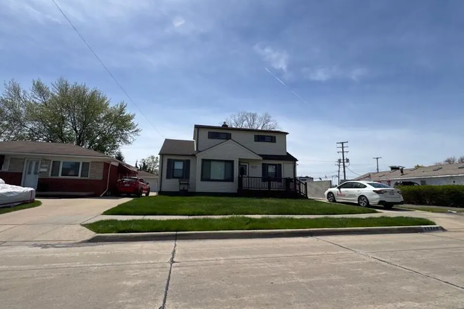 22200 Avon St Saint Clair Shores, MI 48082-1467, Macomb County