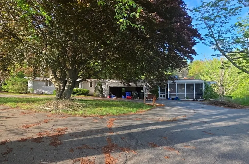 106 McLane Ln Manchester, NH 03104, Hillsborough County