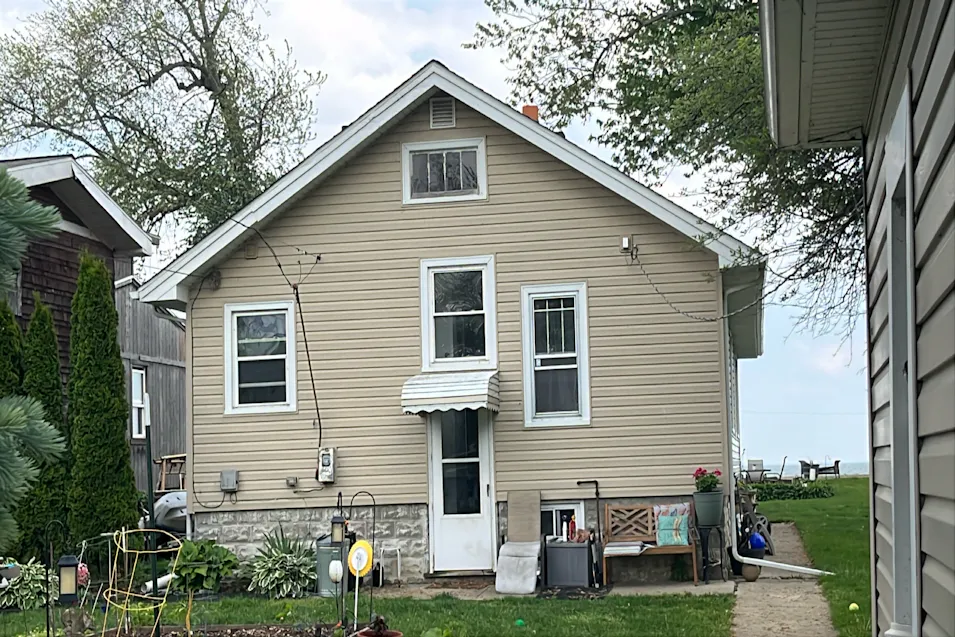 3072 Lakeshore Dr Monroe, MI 48162, Monroe County